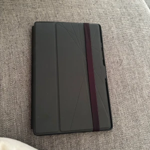 Targus Click-In tablet fodral för Samsung Galaxy Tab A7 - Targus Click-In tablet fodral för Samsung Galaxy Tab A7 , oanvänt. Nypris 400kr , finns kvitto bevis 