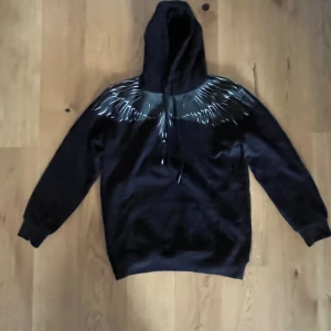 Svart Marcelo Burlon hoodie - Svart Marcelo burlon hoodie