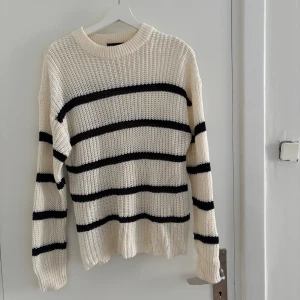 Randig tröja - Supersöt som inte kommer till användning länge💕