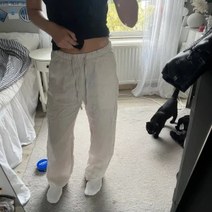 Beige linnebyxor  - Beiga linnebyxor från Cubus i storlek XS, använd fåtal gånger, i fint skick!🩷