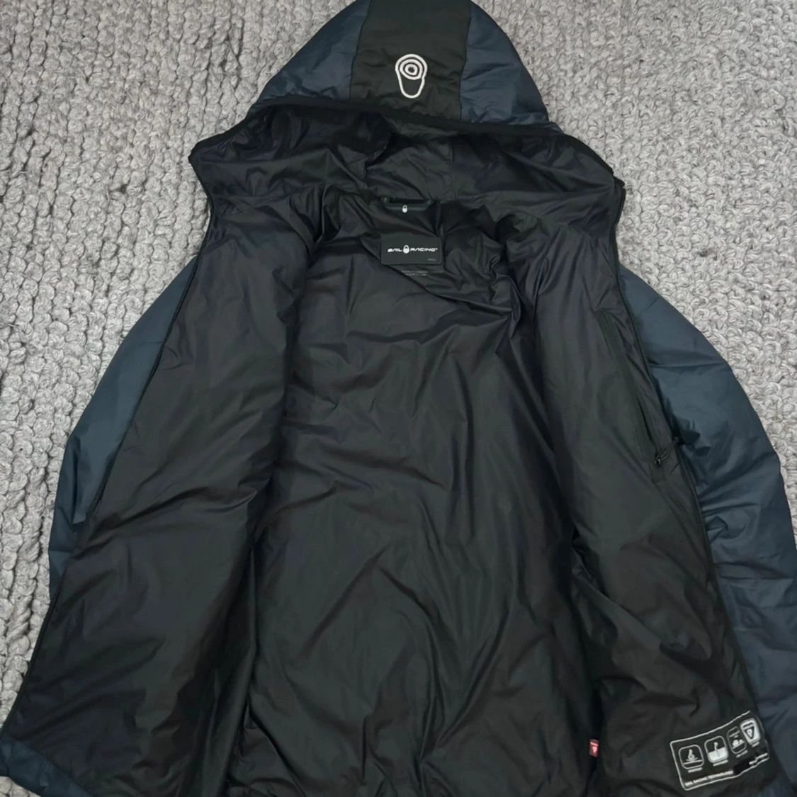 Mörkblå pufferjacka från Sail Racing - 1