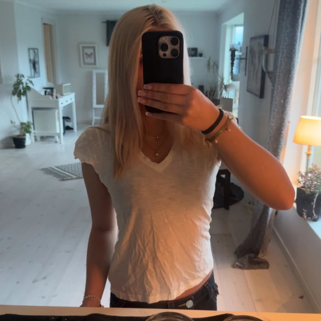 Vit v-ringad topp Holly & Whyte XS