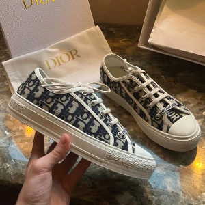Dior Walk'n'Dior - Walk 'n' Dior i fint skick! Storlek 38 | Nypris ca 9500kr. | Dustbags medföljer!