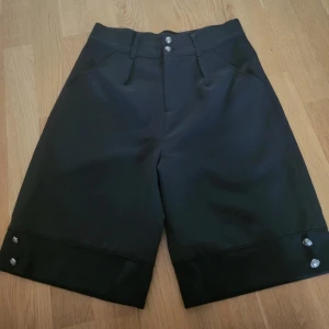 Princess chronicles ouji shorts - XL (chinese size) Measurements: Waist 76 cm, Hips 102 cm, Length 57 cm