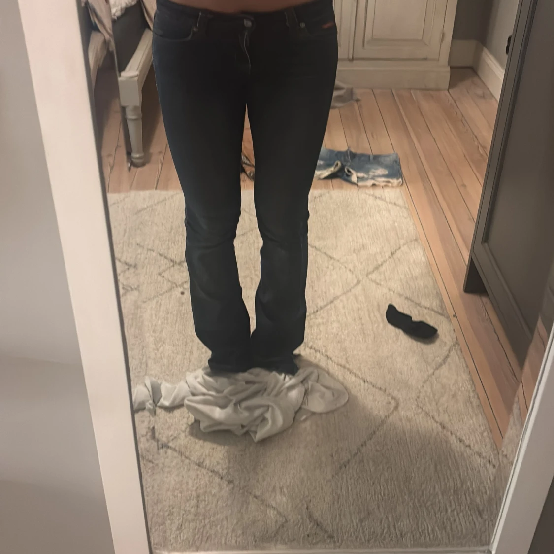 mörkblå bootcut jeans