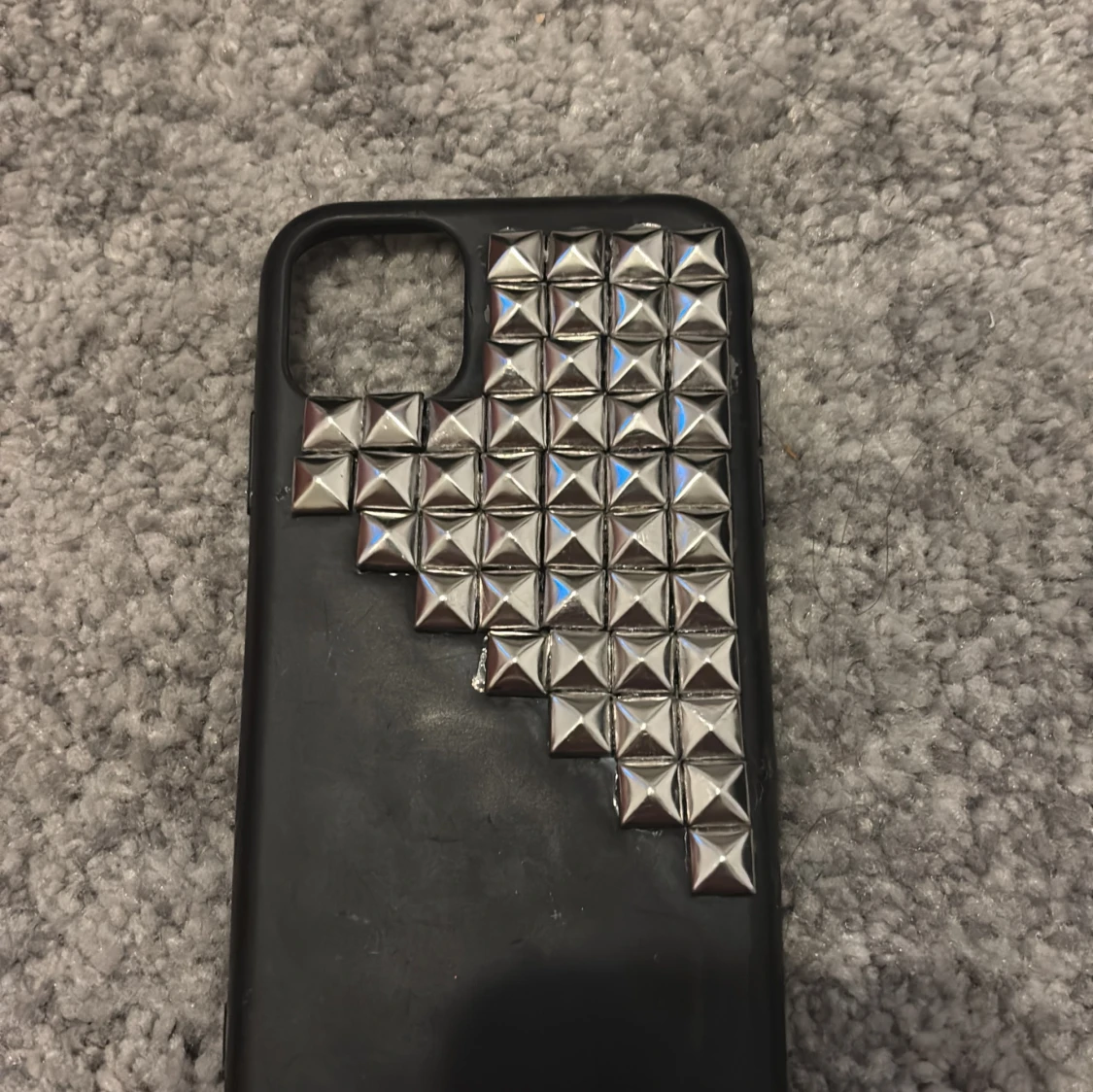 Iphone 11 skal med nitar - 1