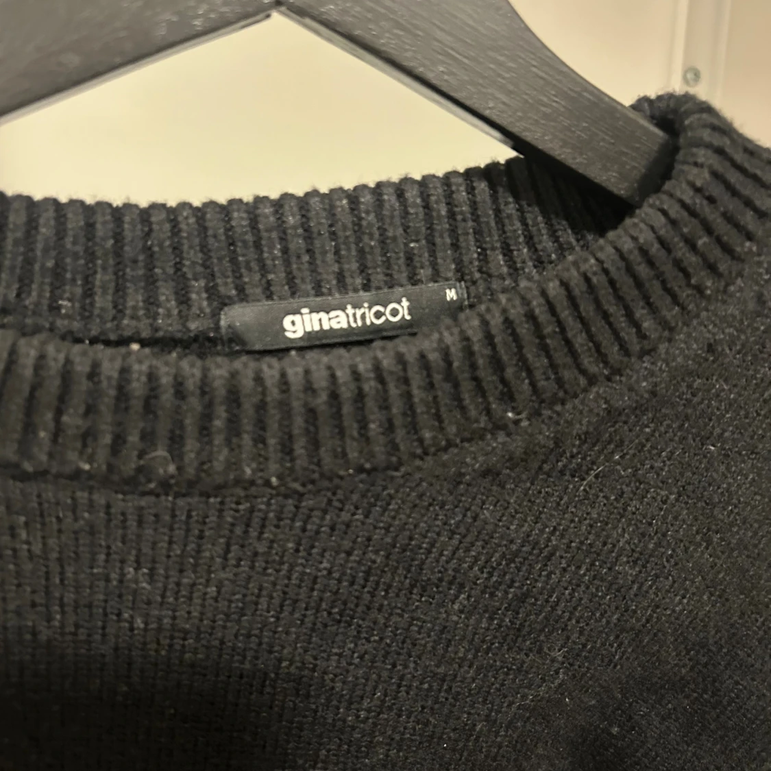 Svart stickad tröja - 2