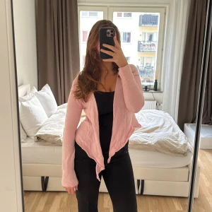 Rosa kofta - Kofta i sååå fin färg från Anthology Avoca💕