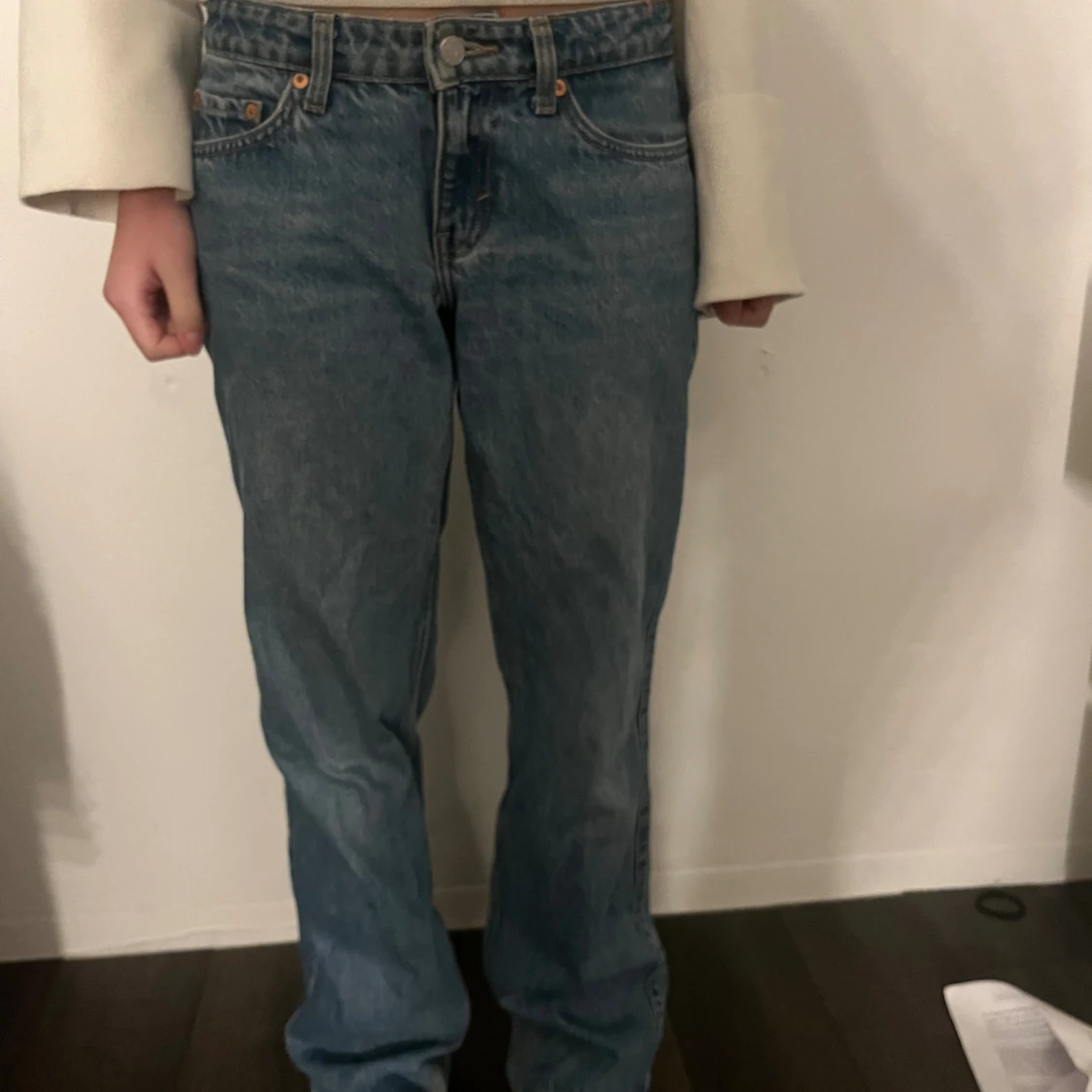 lågmidjade weekday jeans storlek 26/32