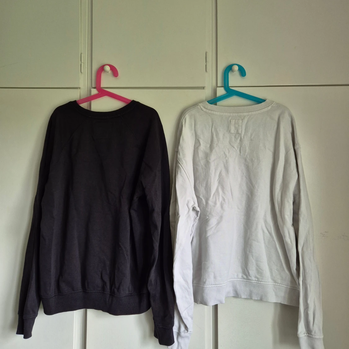 Svart och vit sweatshirt - 1