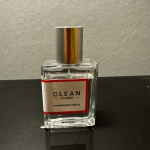 CLEAN Classic Strawberry Fields eau de parfum 30ml - CLEAN Classic Strawberry Fields eau de parfum 30ml, mängd enligt bild.
