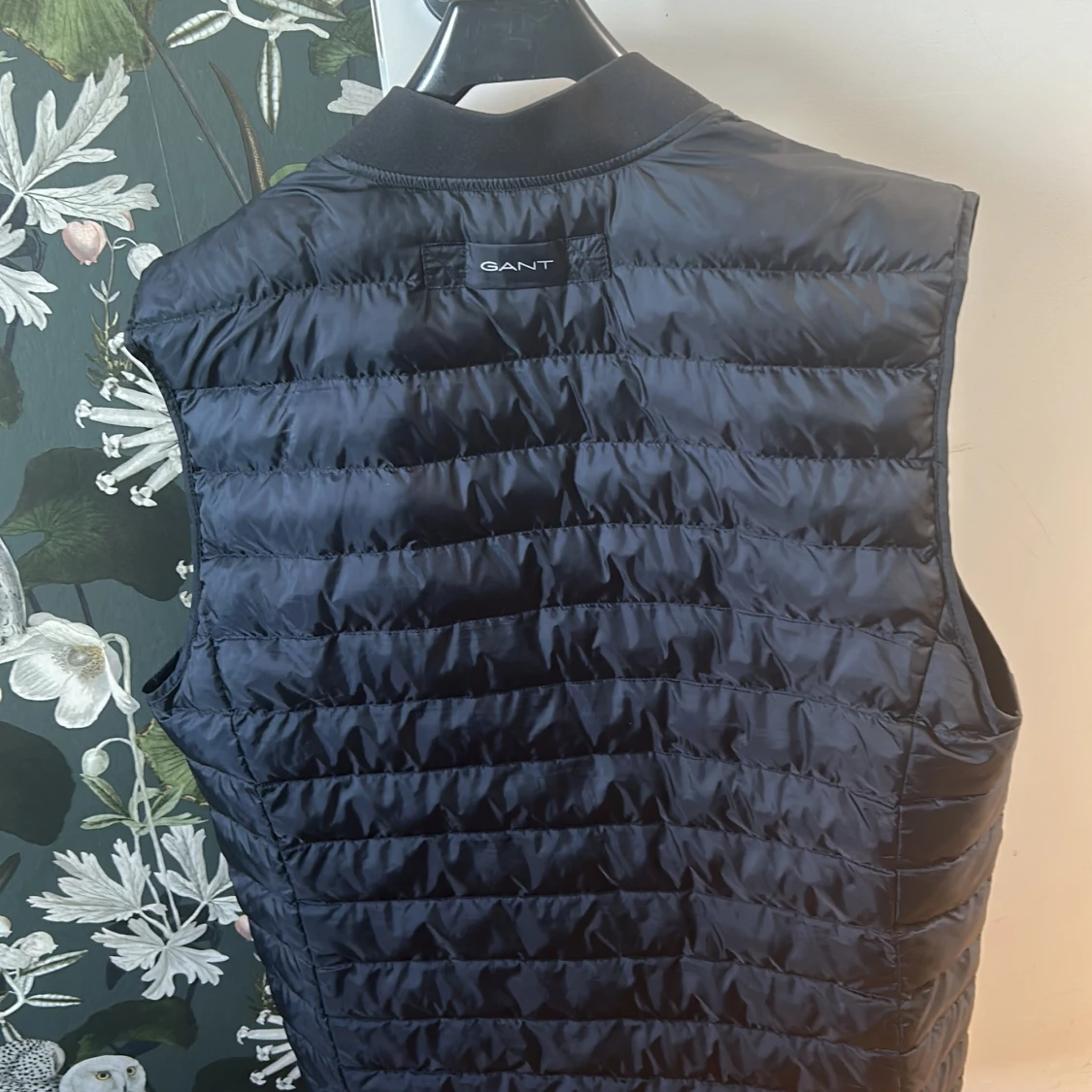 Svart dunväst från Gant - 1