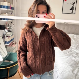 Stickad zip up med Luva  - Så snygg perfekt till hösten