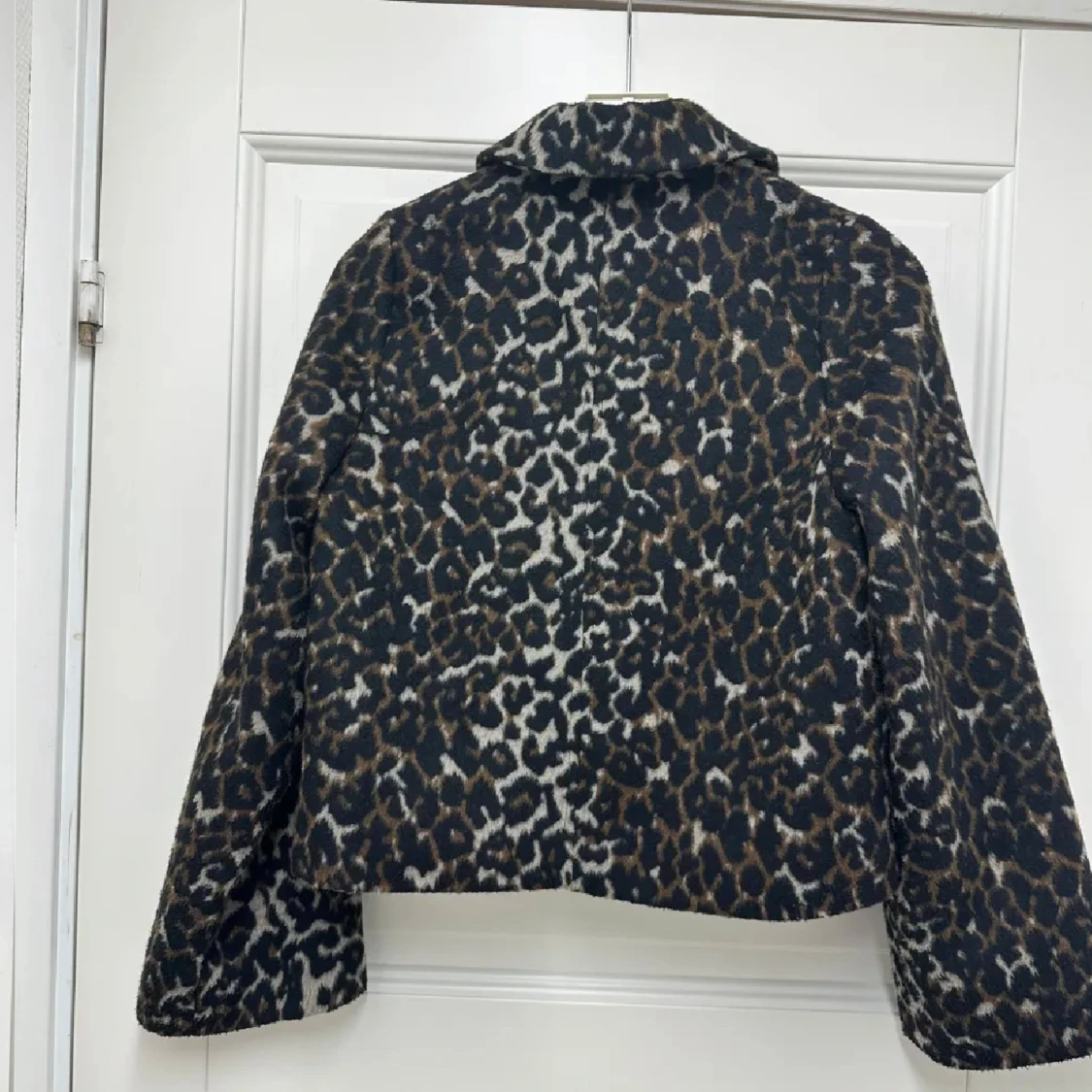 Leopardmönstrad jacka från NA-KD - 1