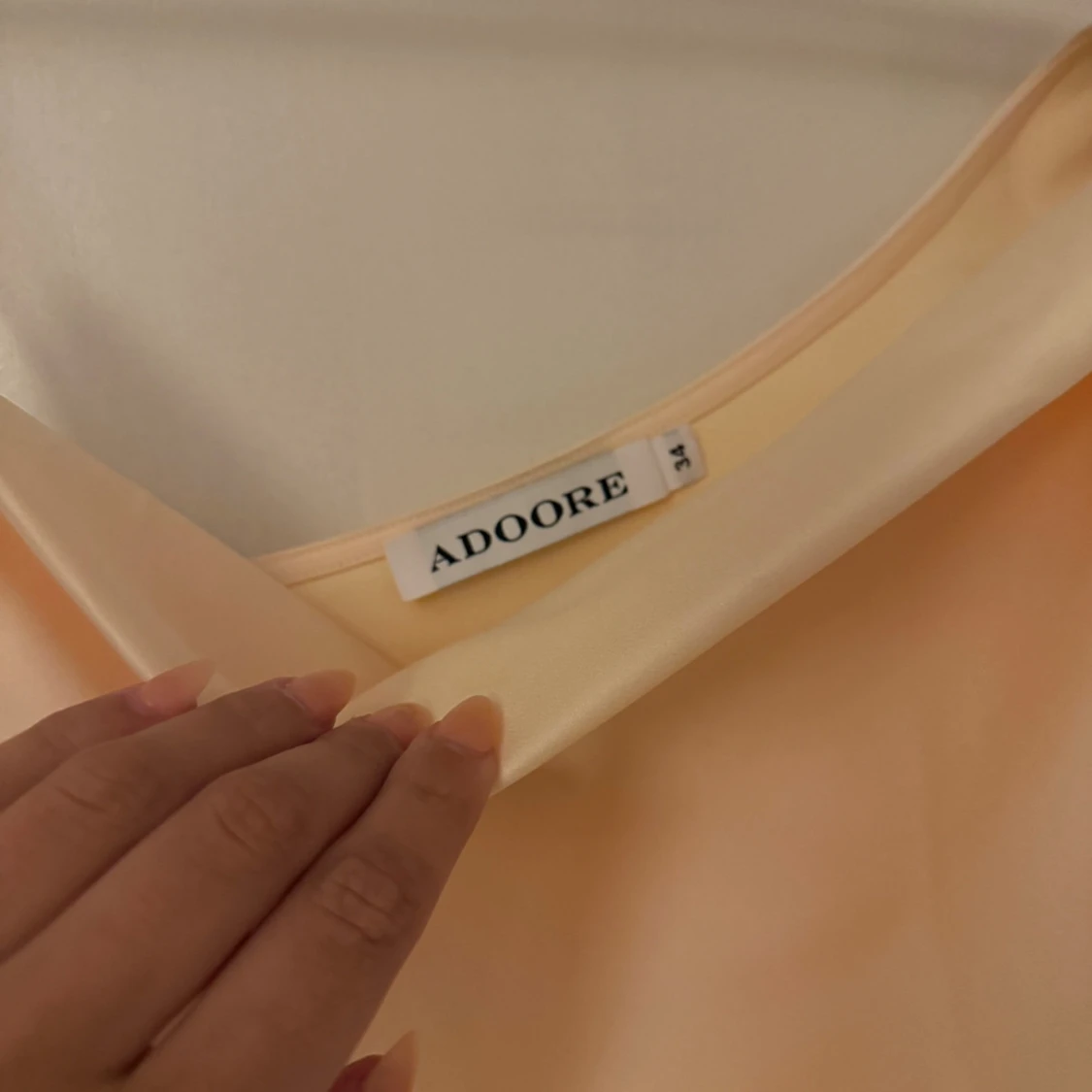 Champagnefärgad långklänning från Adoore - 2