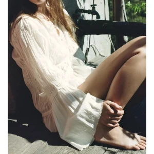 Söker Zara blus - Söker denna topp från zara!🧡