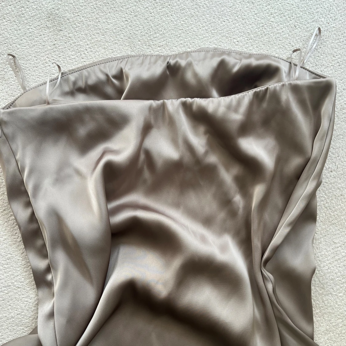 Champagnefärgad axelbandslös topp - 1