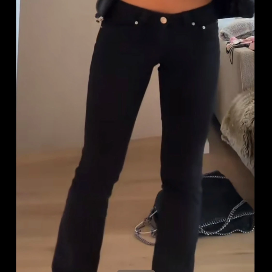Lågmidjade svarta jeans - 1