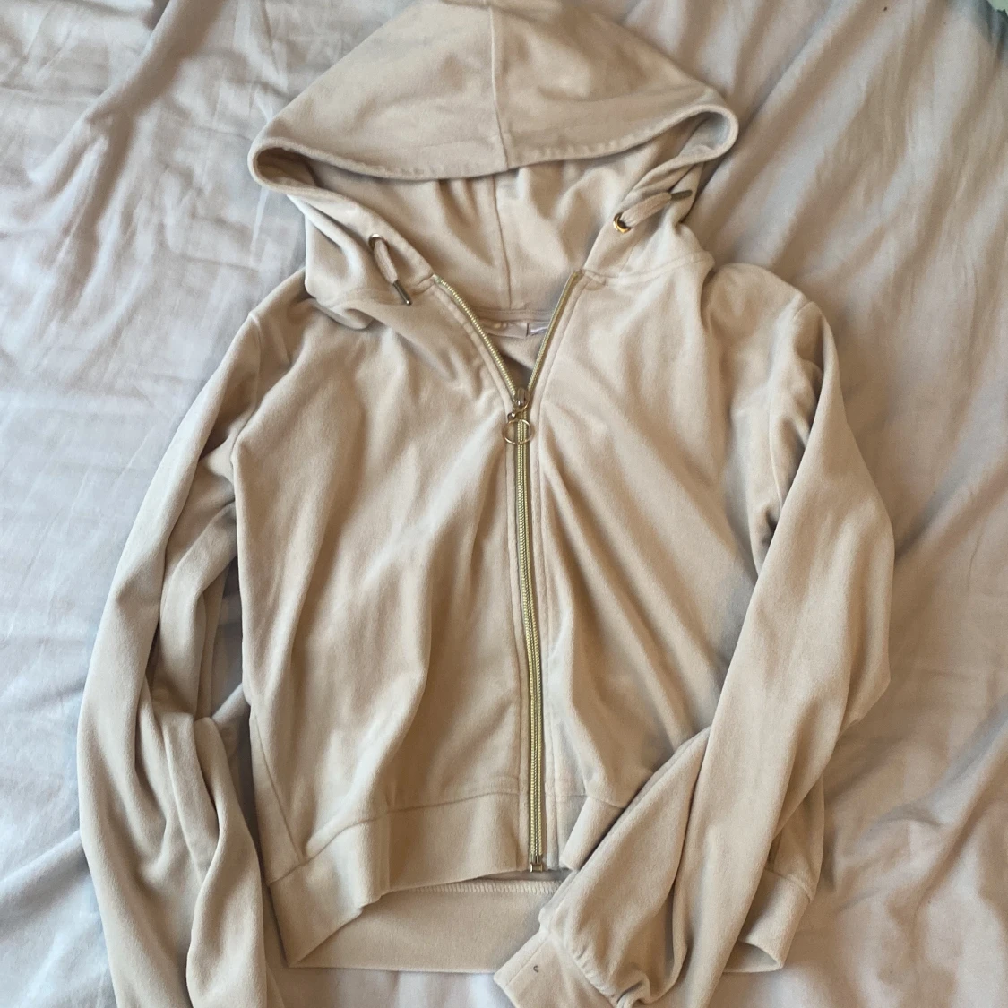 Beige kofta  från Gina Tricot