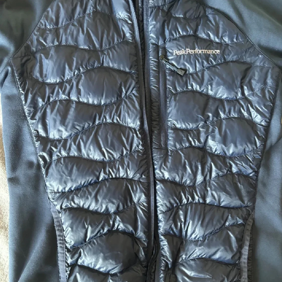 Peak performance hybrid jacka