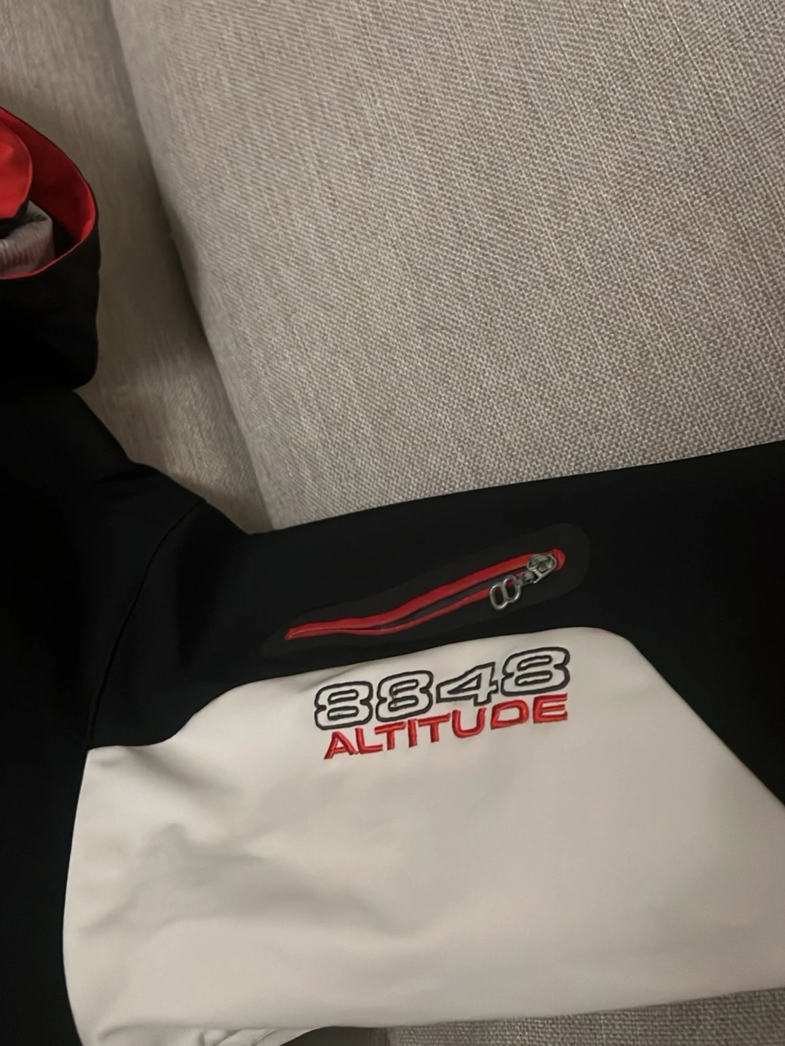 Svart och vit vindjacka från 8848 Altitude - 1