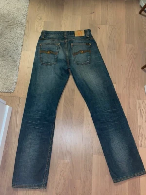 Vintage Nudie - Modellen straight Sven som ej säljs längre. Jeansen har en rak passform och sjukt snygg tvätt. W30 L30. Bara att höra av er vid frågor eller för mått!