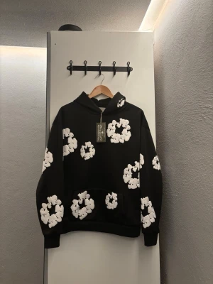 Denim tears hoodie - Ny oanvänd denim tears hoodie,