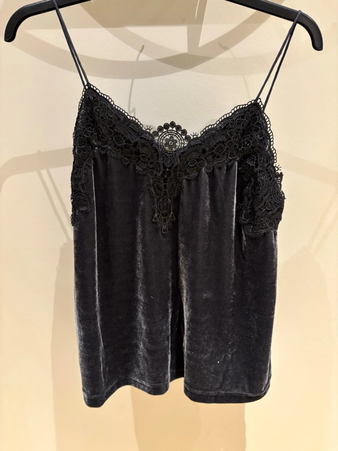 Svart sammets linnetopp med spets - 1