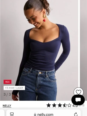 Vinröd topp - Säljer denna söta topp från Nelly i vinrött. Endast använd en gång, storlek xs