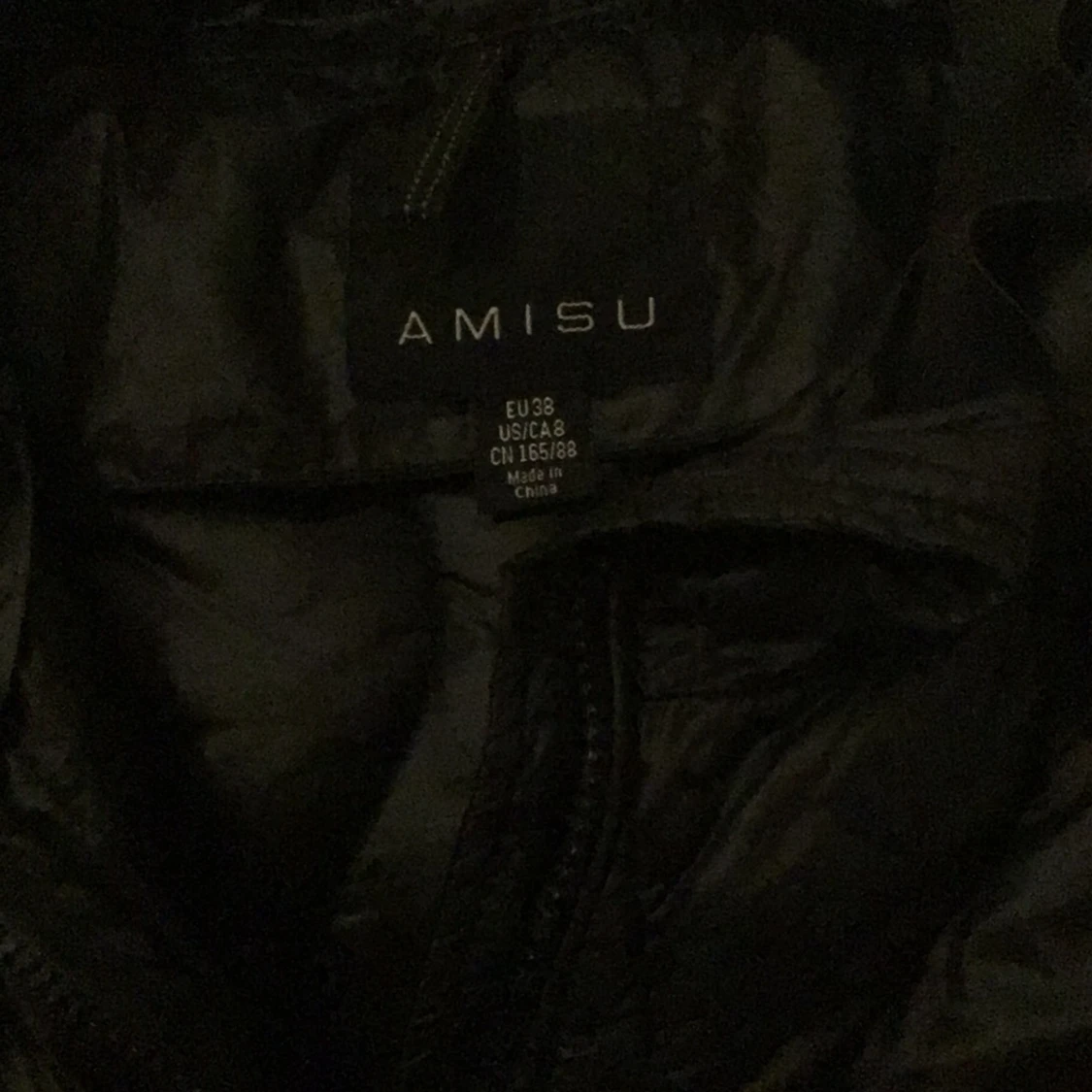 Svart quiltad pufferjacka från Amisu - 1