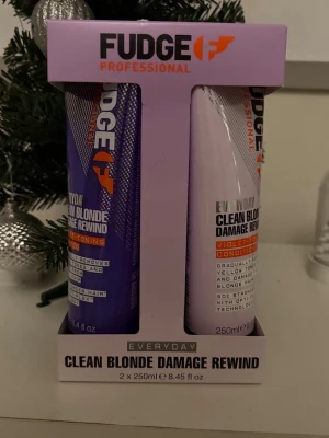 Hårprodukter/Hårvård - Shampoo och balsam för blont hår från märket Fudge. Helt ny. 2x250ml. Kommer ej kommas till användning. Pris kan diskuteras enbart vid snabb affär!