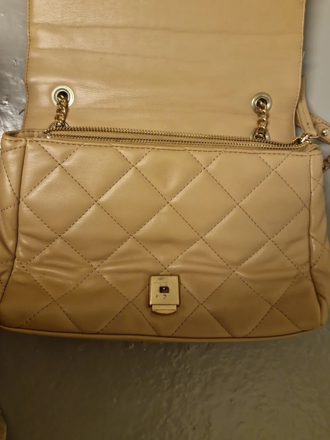 Beige quiltad axelväska från Valentino - 1