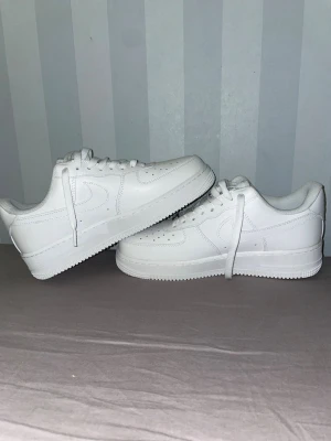 Nike Air Force 1  - Säljer helt nya Nike Air Force 1. Dom har storleken 40. Om du har frågor eller bud så är det bara att skriva till mig.