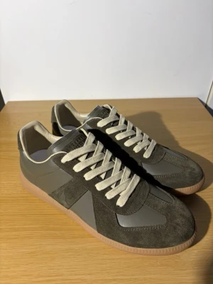 Maison margielas  - Snygga gröna  maisons i storlek 43. Aldrig använda  skriv vid funderingar, fraktar inom 24h ✅