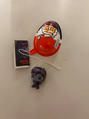 Kinder joy stranger things, Figur upside down Steve  - Kinder joy figur