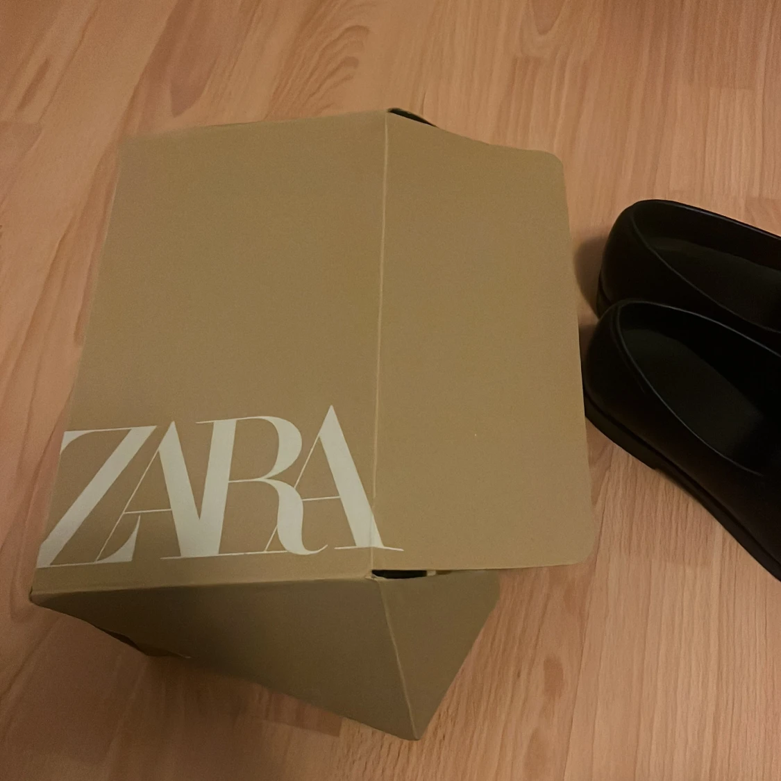 Svarta loafers från Zara i skinnimitation - 3