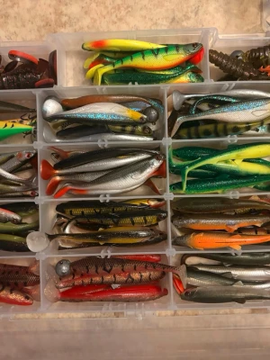 Stor fiskedragsamling Westin m.m - Stor fiskedrsgsamling med Westin m.m är nog över 180 drag sammanlagt. Nypris är cirka 8500kr 