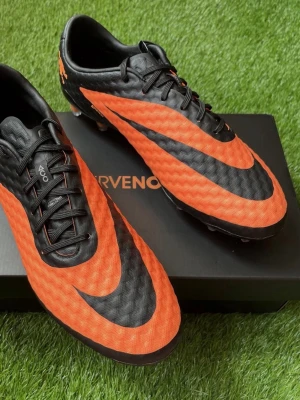 Nike Hypervenom Phantom - Hej säljer mina hypervenom fotboll skor, för hade 2 då den inte blir nån användning av köptes i Australien 2 månader sen men tappa bort boxen så den är utan box.