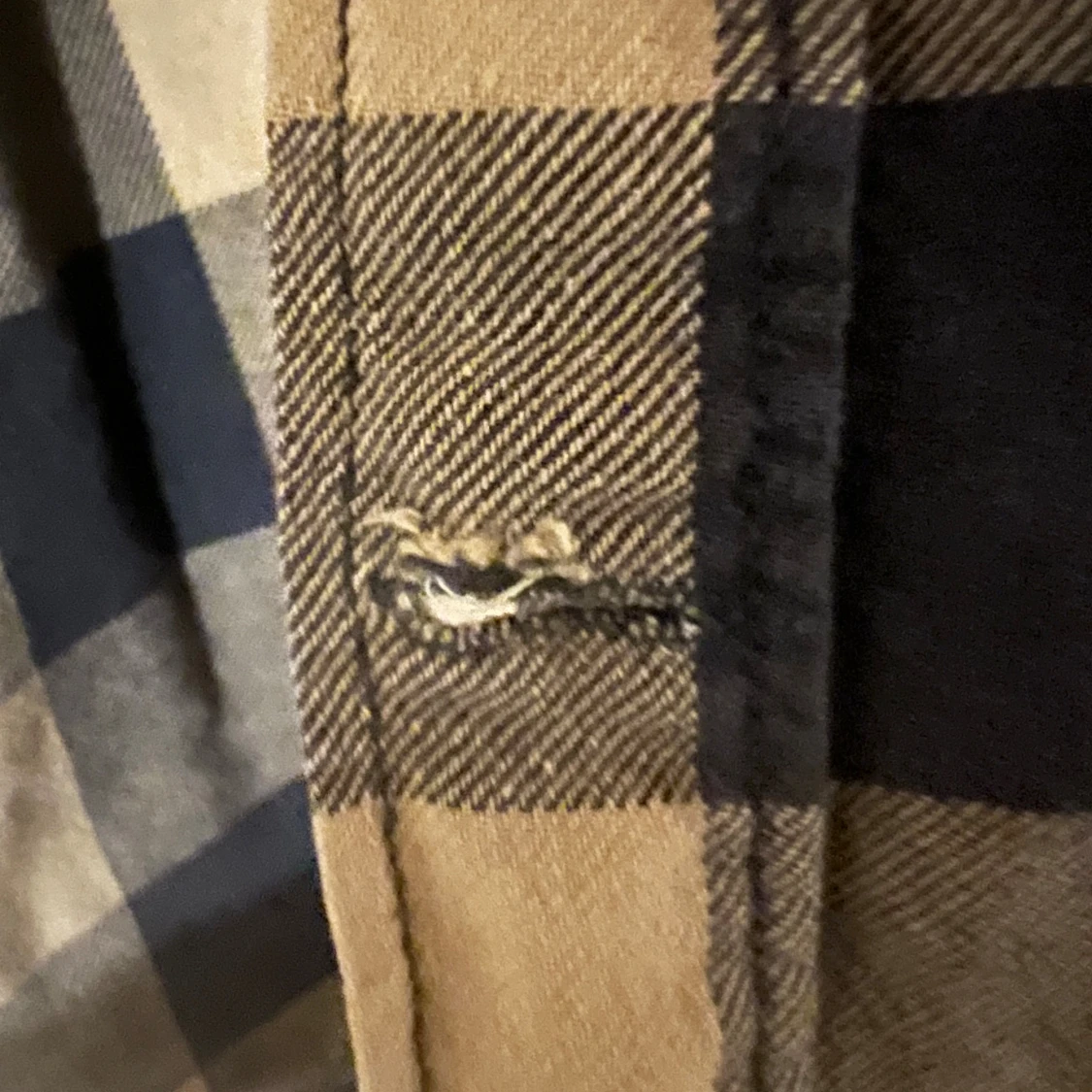 Rutig beige och svart skjorta - 2