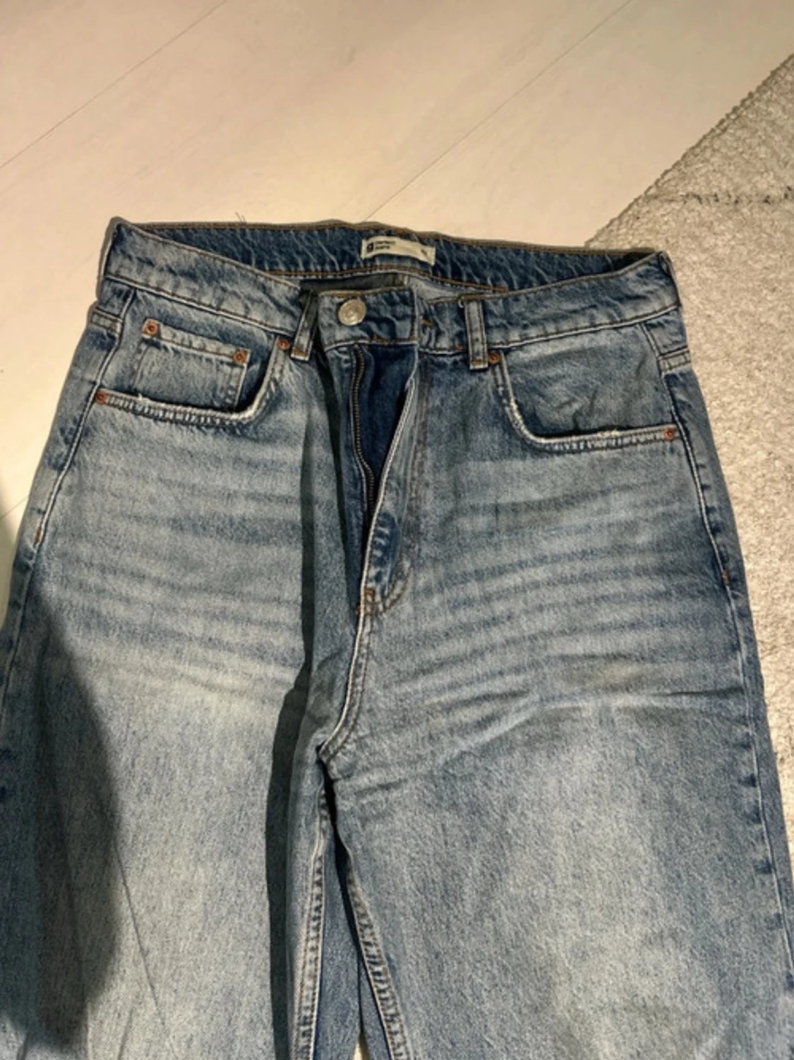 Blå slitna jeans med raka ben - 3
