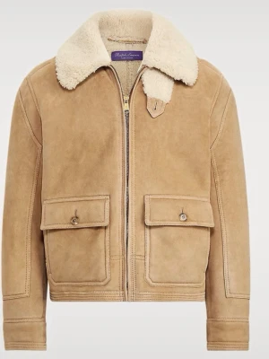 Ralph Lauren Purple Lable Shearling Jacka - Säljer en beige shearling jacka från Ralph Lauren med päls krage och foder i päls. Jackan har två stora fickor med lock och knappar, samt dragkedja framtill. Tillverkad i Italien och har en snygg, klassisk look som är perfekt för kyliga dagar. Kostar 60000kr från butik. 