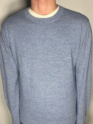 J.Lindeberg tröja - Säljer en riktigt snygg och trendig J.Lindeberg tröja i fint skick, storlek M, vid frågor är det bara att skriva //Gramenti