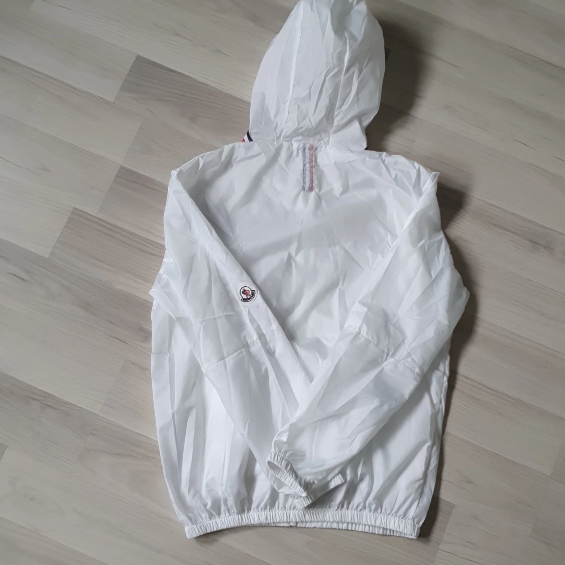 Vit vindjacka från chase med huva - 1