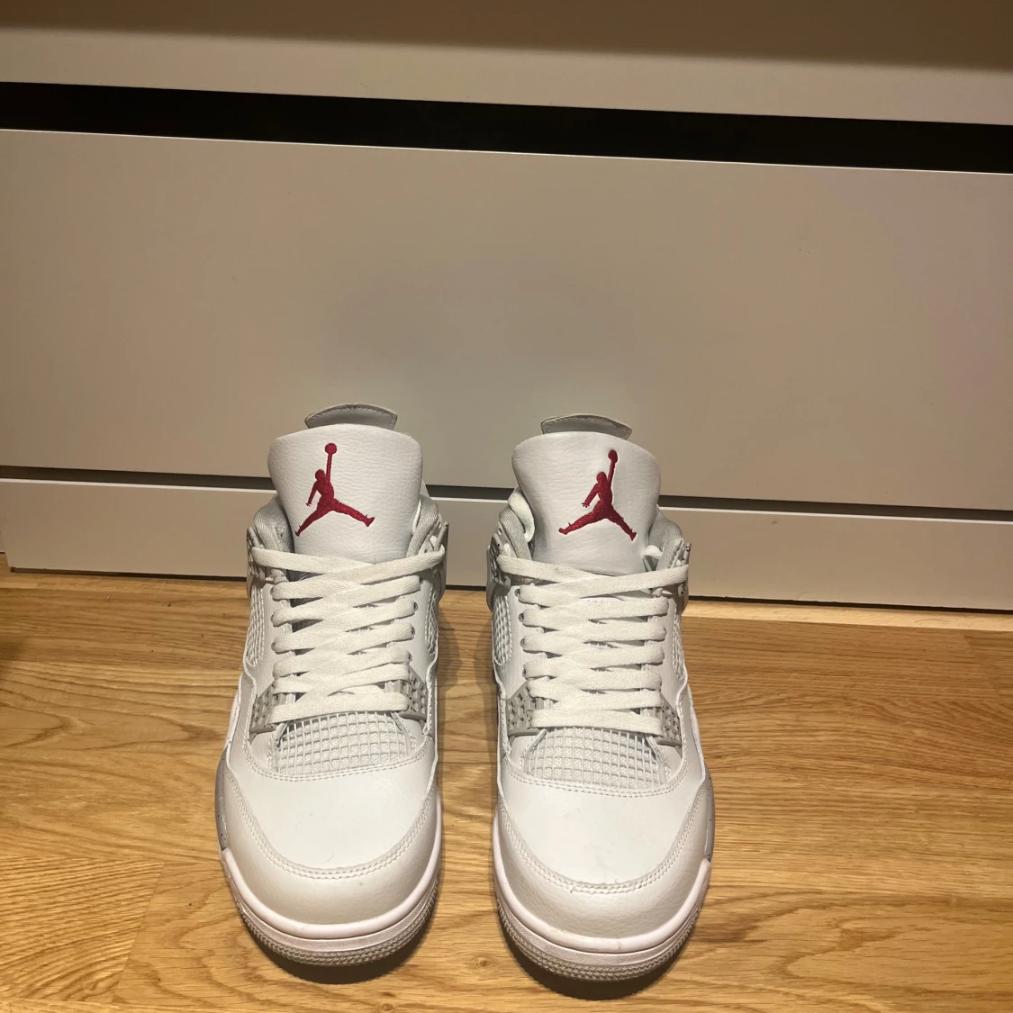Nike Air Jordan 4 vit/grå sneakers - 2