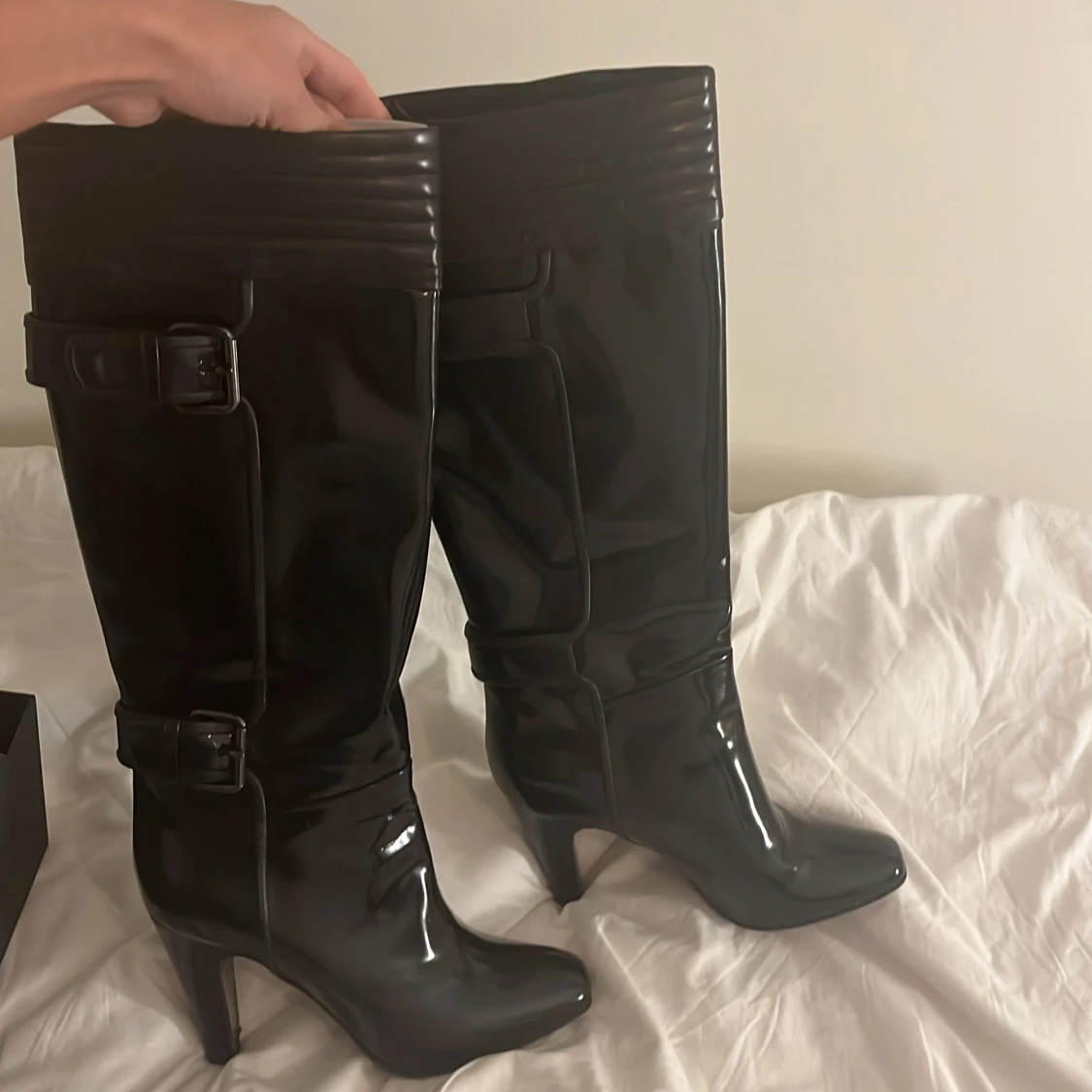 Svarta höga stövlar från Hugo Boss - 2