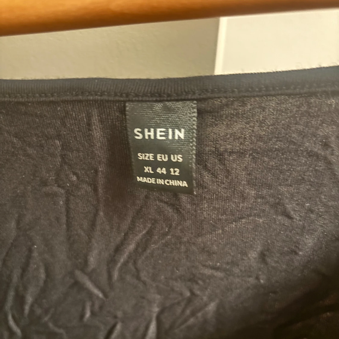 Svart blus med spetsärmar från SHEIN - 2