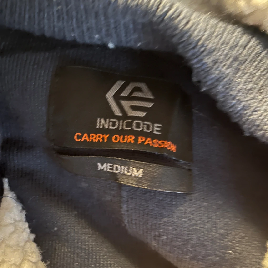 Mörkblå stickad hoodie från Indicode( Använd ca 10 gånger) - 2