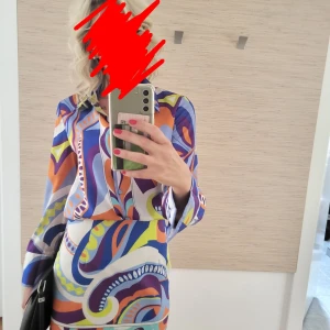 Färgstark skjorta och kjol från Zara - Snygg det från Zara.