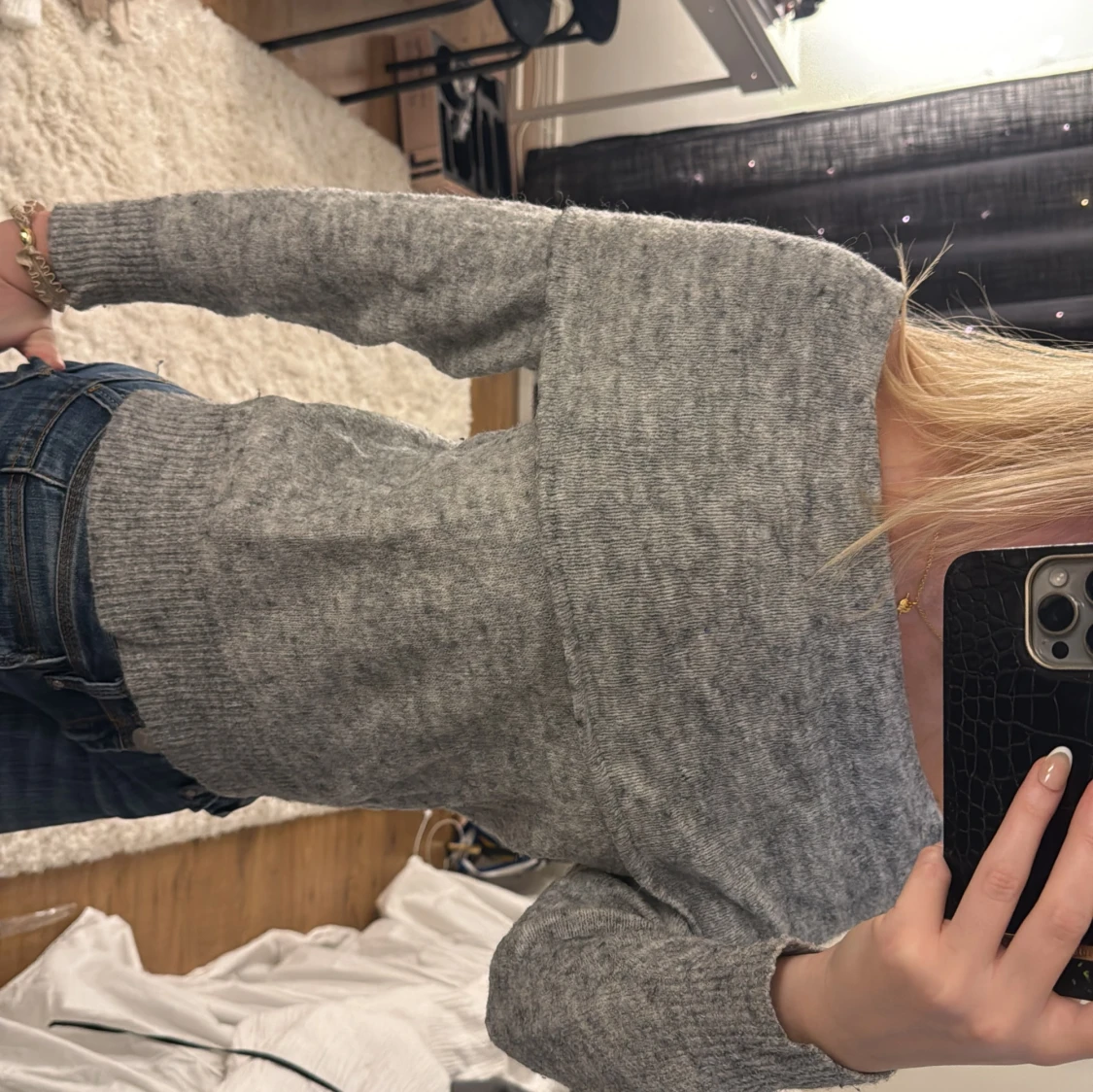 Stickad off-shoulder tröja  - 1