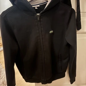 Lacoste hoodie - Super söt. 💕